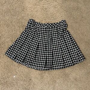 Cute pleated schoolgirl style skirt, brand is divided by H & M, size US 10.